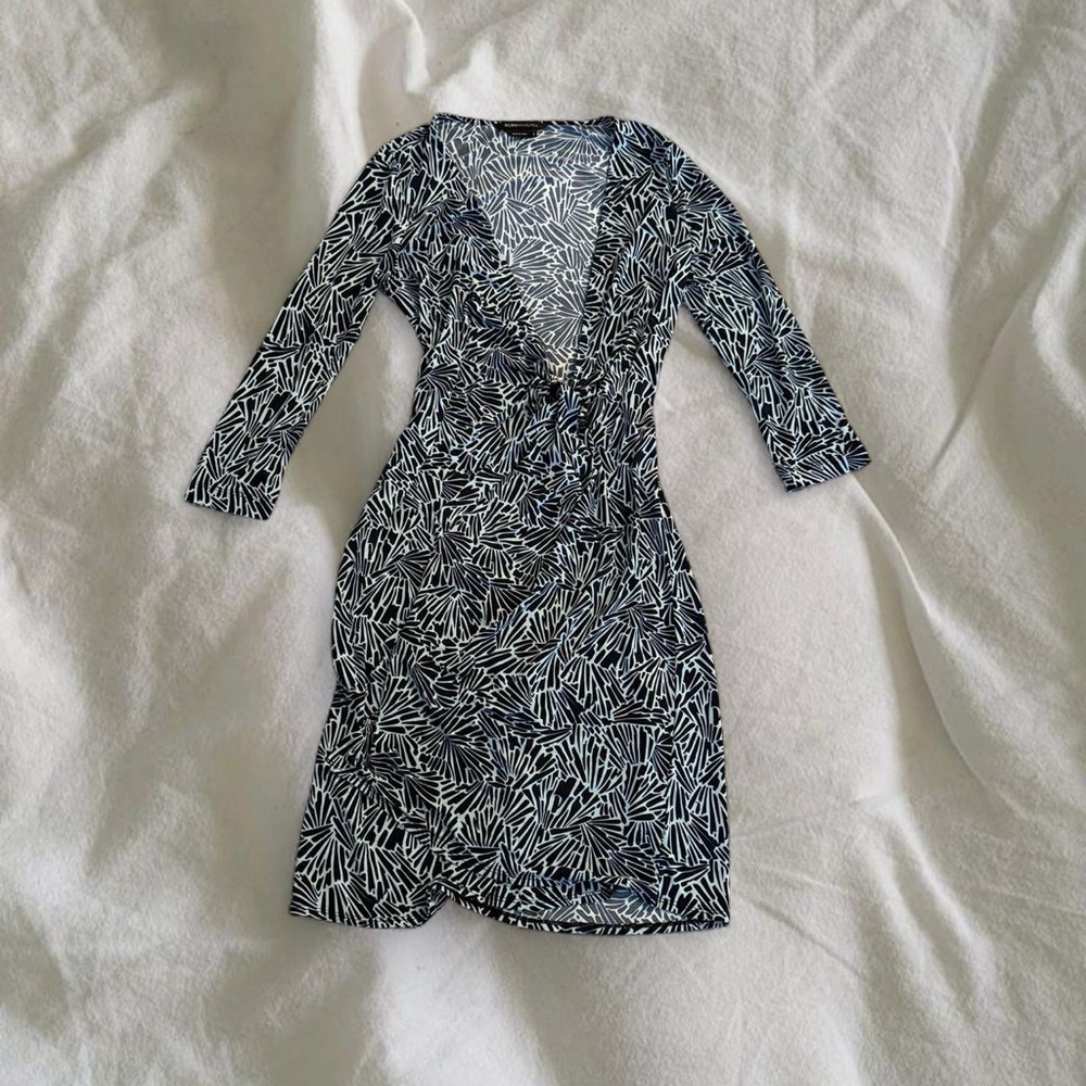 Elegant Black and White Patterned Dress - Picture 1 of 4